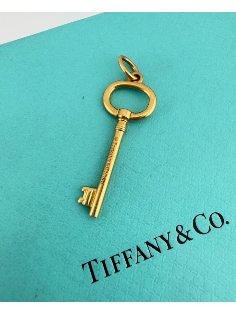 Tiffany & Co. 18k Oval Key Pendant 1.5in 3g Retired Excellent Yellow Gold Charm